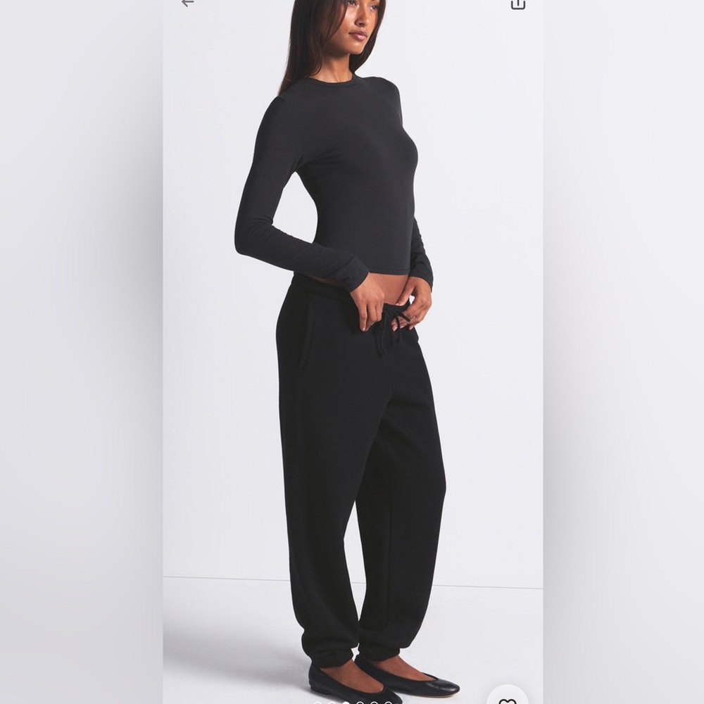 SKIMS NWT Classic Cotton Fleece Jogger - Onyx - Picture 4 of 7